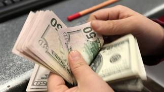 Жителям ВКО не советуют спекулировать скачках курса доллара