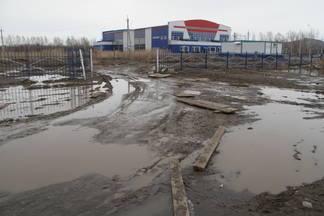 В некоторые школы Усть-Каменогорска невозможно добраться из-за грязи и луж
