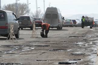 В отделе ЖКХ Усть-Каменогорска рассказали, каких дорог коснется ямочный ремонт