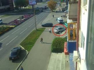 Пьяный водитель въехал на крыльцо аптеки в Усть-Каменогорске