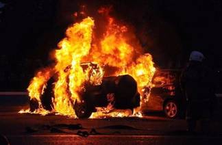 Припаркованный на Абая автомобиль загорелся в Усть-Каменогорске