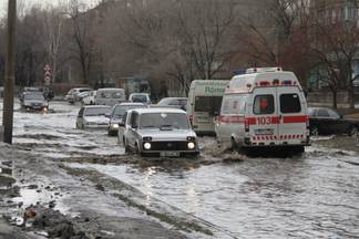 Улицу Михаэлиса вновь затопило в Усть-Каменогорске