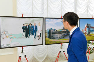 В Усть-Каменогорске дебютировала передвижная выставка «Этапы большого пути»