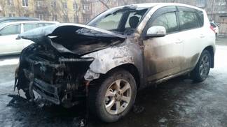 Пироманы сожгли иномарку в Усть-Каменогорске