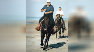 Редкое фото Назарбаева на коне опубликовала Акорда