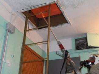 Крыша жилого пятиэтажного дома сгорела в Усть-Каменогорске