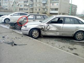Автомобиль врезался в две машины и скрылся с места ДТП в Усть-Каменогорске