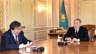 Назарбаев провёл рабочую встречу с Олжасом Сулейменовым