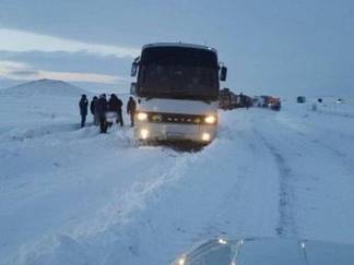 Женщина могла родить на заметённой снегом трассе Алматы-Усть-Каменогорск